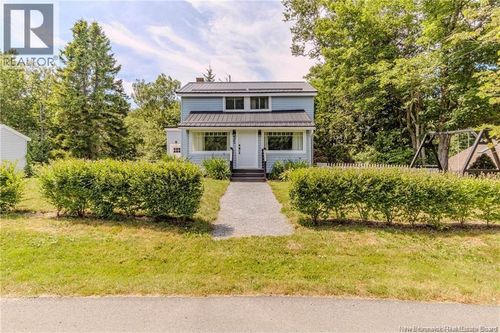 35 Central Ave, Grand Bay-Westfield, NB, E5K2M5 | Card Image