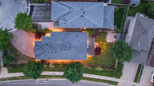 8 Shallimar Crt, Brampton, ON, L6X4N2 | Card Image