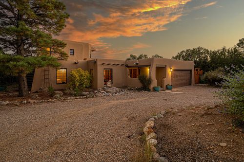 2 Ute Ln, Santa Fe, NM, 87505-1422 | Card Image
