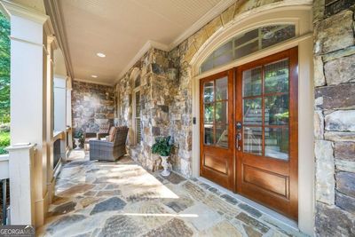 990 Chivencester Court, House other with 6 bedrooms, 5 bathrooms and 3 parking in Suwanee GA | Image 3