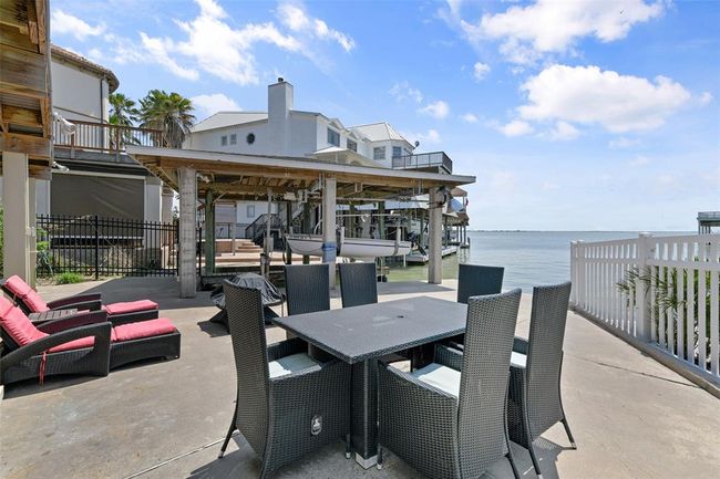 Ideal for relaxing, sunbathing, and entertaining, this lot offers direct access to the water and a charming coastal ambiance. | Image 6