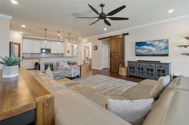 CROWN MOLDING IN ALL THE RIGHT PLACES | Image 18