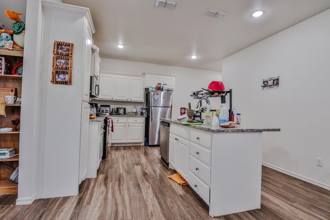 6902 20 Th St, Townhouse with 3 bedrooms, 2 bathrooms and null parking in Lubbock TX | Image 5
