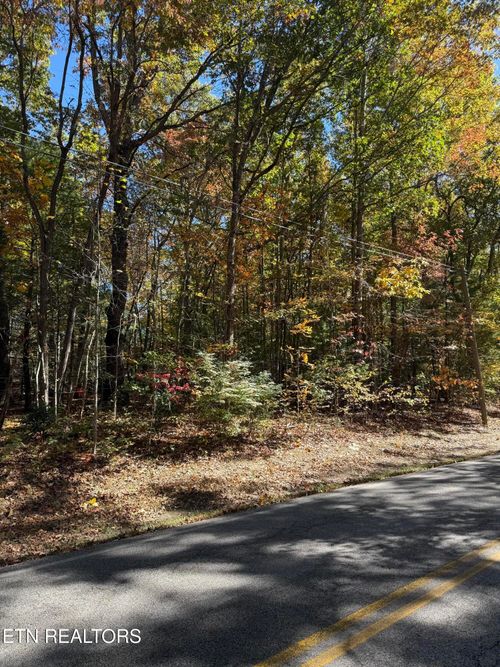 229 Saint George Dr, Crossville, TN, 38558-8850 | Card Image