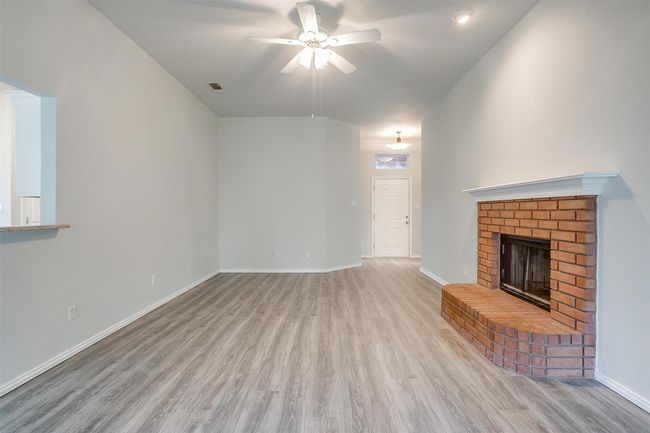 692 High Crest Dr, House other with 3 bedrooms, 2 bathrooms and null parking in Azle TX | Image 13