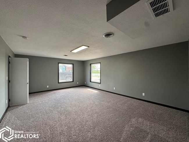 19229 Highway 5, Home with 4 bedrooms, 2 bathrooms and 2 parking in Centerville IA | Image 29