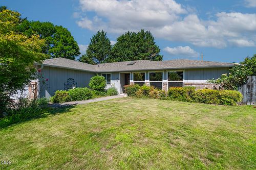 3321 Oneida Cir, Medford, OR, 97504-5819 | Card Image