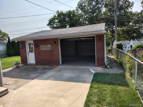 5454 Cranbrook St, Dearborn Heights, MI, 48125-2337 | Card Image