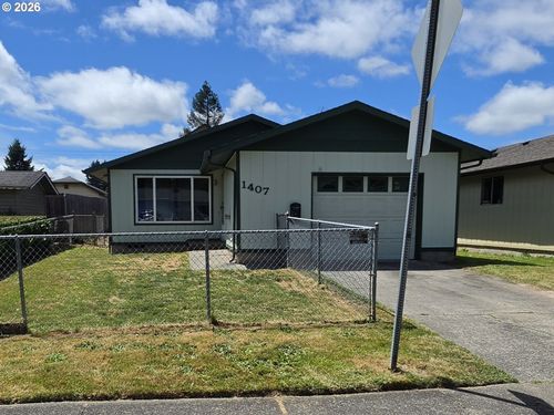1407 Bowmont Ave, Kelso, WA, 98626-3847 | Card Image