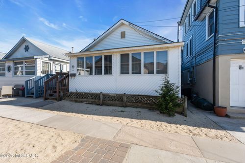 4 Brunswick Pl, Point Pleasant Beach, NJ, 08742-5618 | Card Image