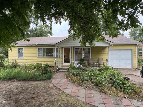 208 E South St, Wellington, KS, 67152-2240 | Card Image