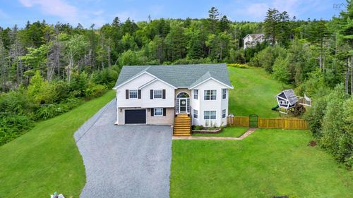 789 Rosemary Dr, House with 5 bedrooms, 2 bathrooms and 3 parking in Middle Sackville NS | Card Image