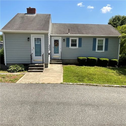 17 Navarre St, West Warwick, RI, 02893-4212 | Card Image