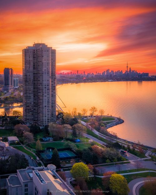 2812-1 Palace Pier Crt, Etobicoke, ON, M8V3W9 | Card Image