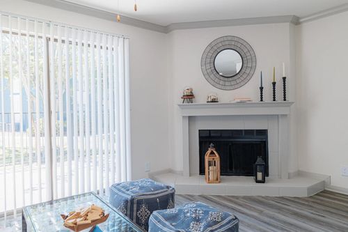 2-200 Hollow Tree Ln, Houston, TX, 77090-2819 | Card Image