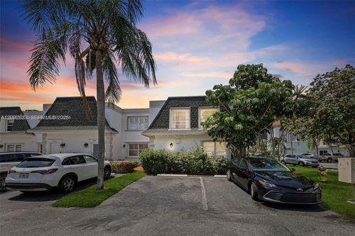 903-903 Ne 27th Ave, Hallandale Beach, FL, 33009-2947 | Card Image