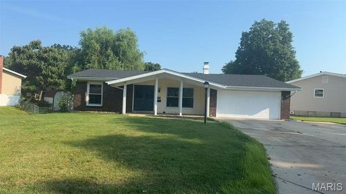 7525 English Coach Ln, Hazelwood, MO, 63042-1358 | Card Image