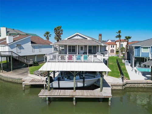 210 Sampan Dr, Tiki Island, TX, 77554-7173 | Card Image