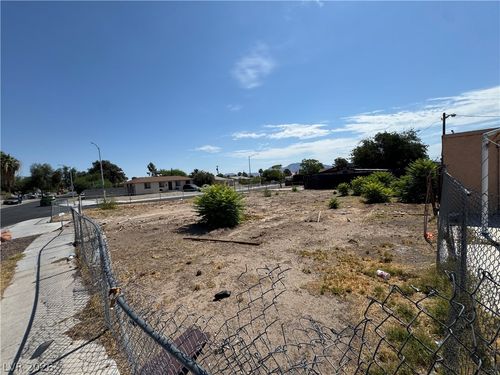 1712 Lewis Ave, Las Vegas, NV, 89101-5233 | Card Image