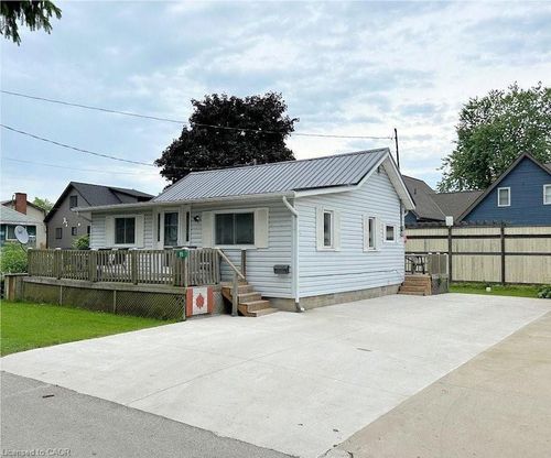 11 Walter St, Turkey Point, ON, N0E1T0 | Card Image