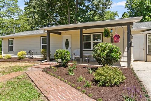 28 Rose Ct, Powder Springs, GA, 30127-6106 | Card Image