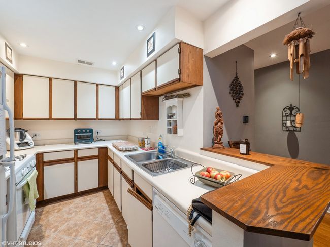 APT-304 - 671 Hapsfield Ln, Condo with 2 bedrooms, 2 bathrooms and 1 parking in Buffalo Grove IL | Image 8