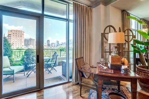 apt-403-2828 Hood St, Dallas, TX, 75219-7805 | Card Image