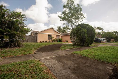 5889 Nw 198th Ter, Hialeah, FL, 33015-4904 | Card Image