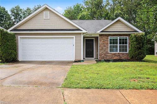 1522 Weatherend Dr, Rural Hall, NC, 27045-9814 | Card Image