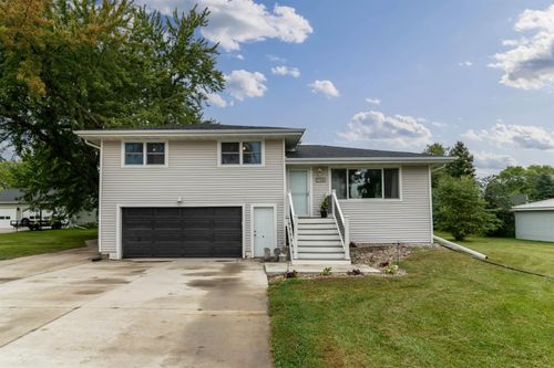 4223 Normandy Dr, Cedar Falls, IA, 50613-1640 | Card Image
