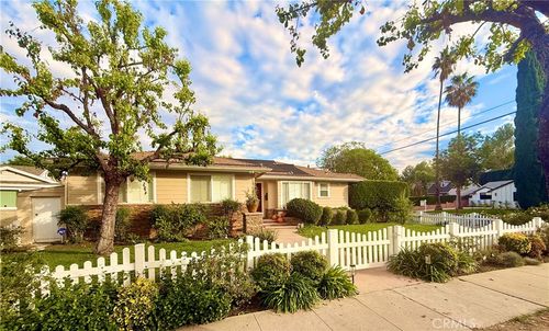 6424 Penfield Ave, Woodland Hills, CA, 91364-3553 | Card Image