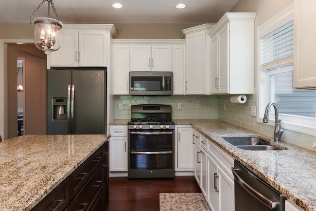 402 Raef Rd, House other with 4 bedrooms, 5 bathrooms and 3 parking in Downs IL | Image 4
