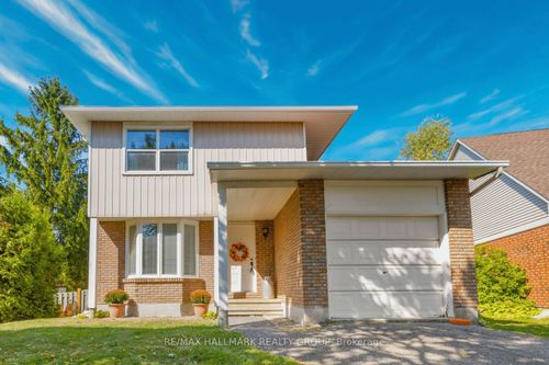 7 Naismith Cres, Kanata, ON, K2L2K7 | Card Image