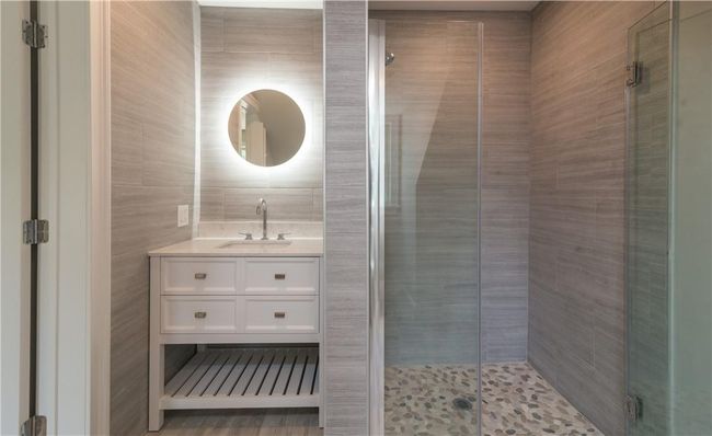 En-suite Bathroom | Image 19
