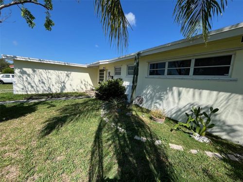 9615 Dominican Dr, Cutler Bay, FL, 33189-1638 | Card Image