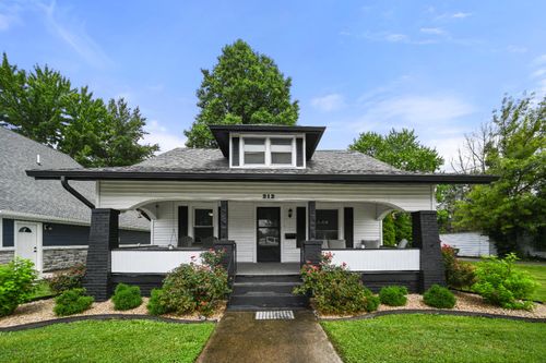 212 S Adams St, Versailles, IN, 47042-8004 | Card Image