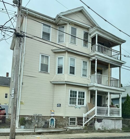 89 Mcdonald St, Fall River, MA, 02720-2871 | Card Image