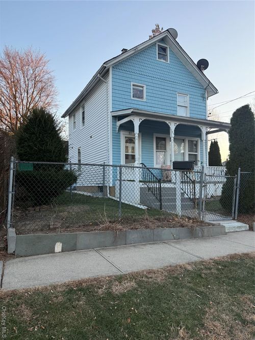 53 Valentine St, Glen Cove, NY, 11542-2336 | Card Image