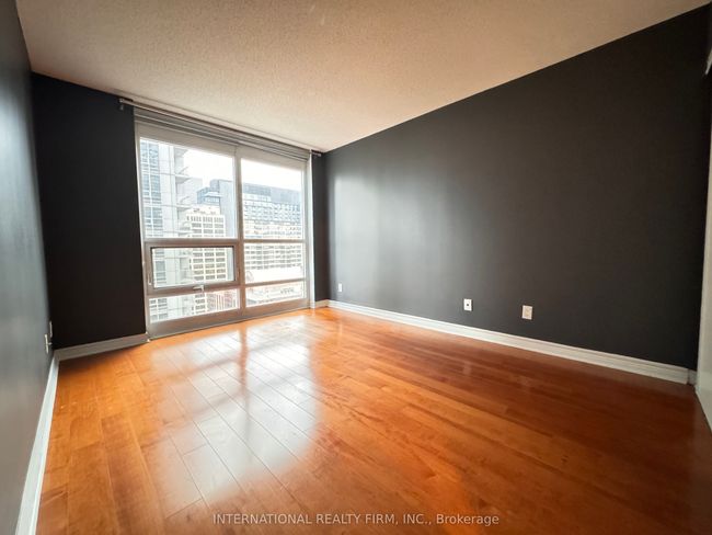 2308 - 763 Bay St, Condo with 1 bedrooms, 1 bathrooms and 1 parking in Toronto ON | Image 9