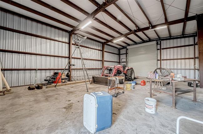 Full Concrete floors. | Image 22