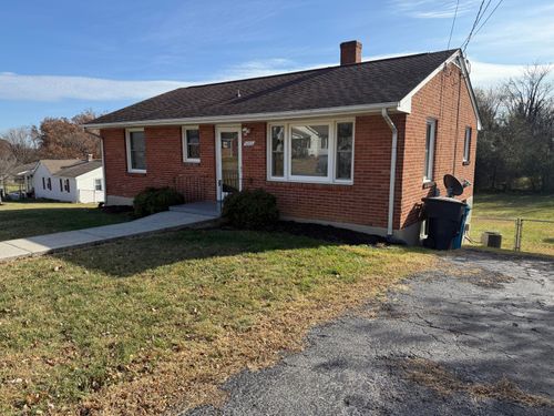 5202 Morwanda Ave Nw, Roanoke, VA, 24017-4230 | Card Image