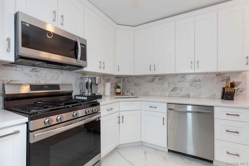 apt-3r-5 Sadore Ln, Yonkers, NY, 10710-4715 | Card Image