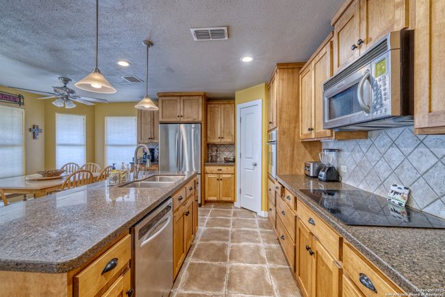 270 Robinson Rd, House other with 4 bedrooms, 3 bathrooms and null parking in Concan TX | Image 22