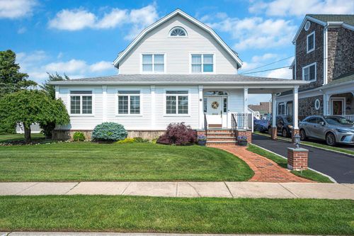 33 S Bay Ave, Amityville, NY, 11701-4214 | Card Image