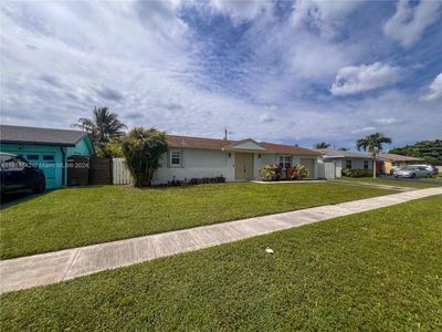 8620 Nw 46th St, House other with 3 bedrooms, 2 bathrooms and null parking in Lauderhill FL | Image 2