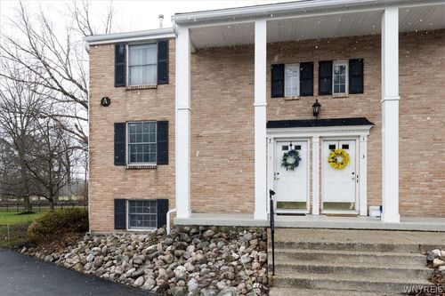 apt-1-270 Buffalo Rd, East Aurora, NY, 14052-1366 | Card Image