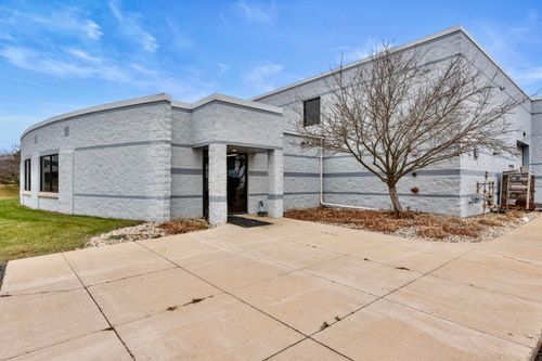 223609 Saratoga Dr, Waukesha, WI, 53186-0402 | Card Image