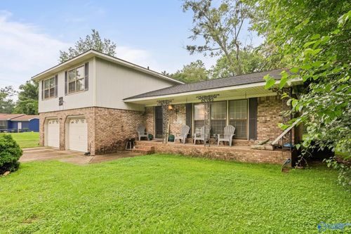 2912 Moss Rd Nw, Huntsville, AL, 35810-3704 | Card Image