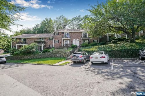 320 South St, Morristown, NJ, 07960-6076 | Card Image