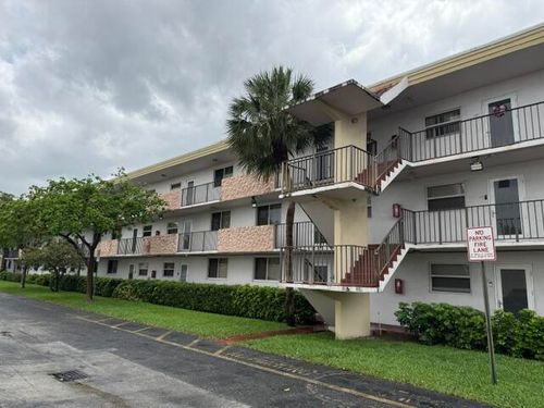 6005 Del Lago Cir, Sunrise, FL, 33313-6349 | Card Image